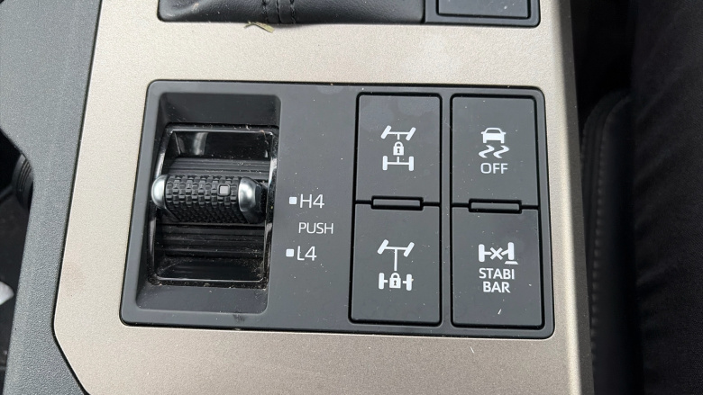 Toyota Land Cruiser 2.8 D-4D 204 Invincible 5dr Auto [7 Seat] Diesel Station Wagon